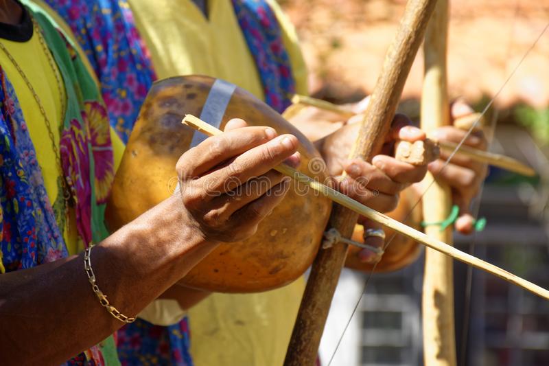 soñar con berimbau